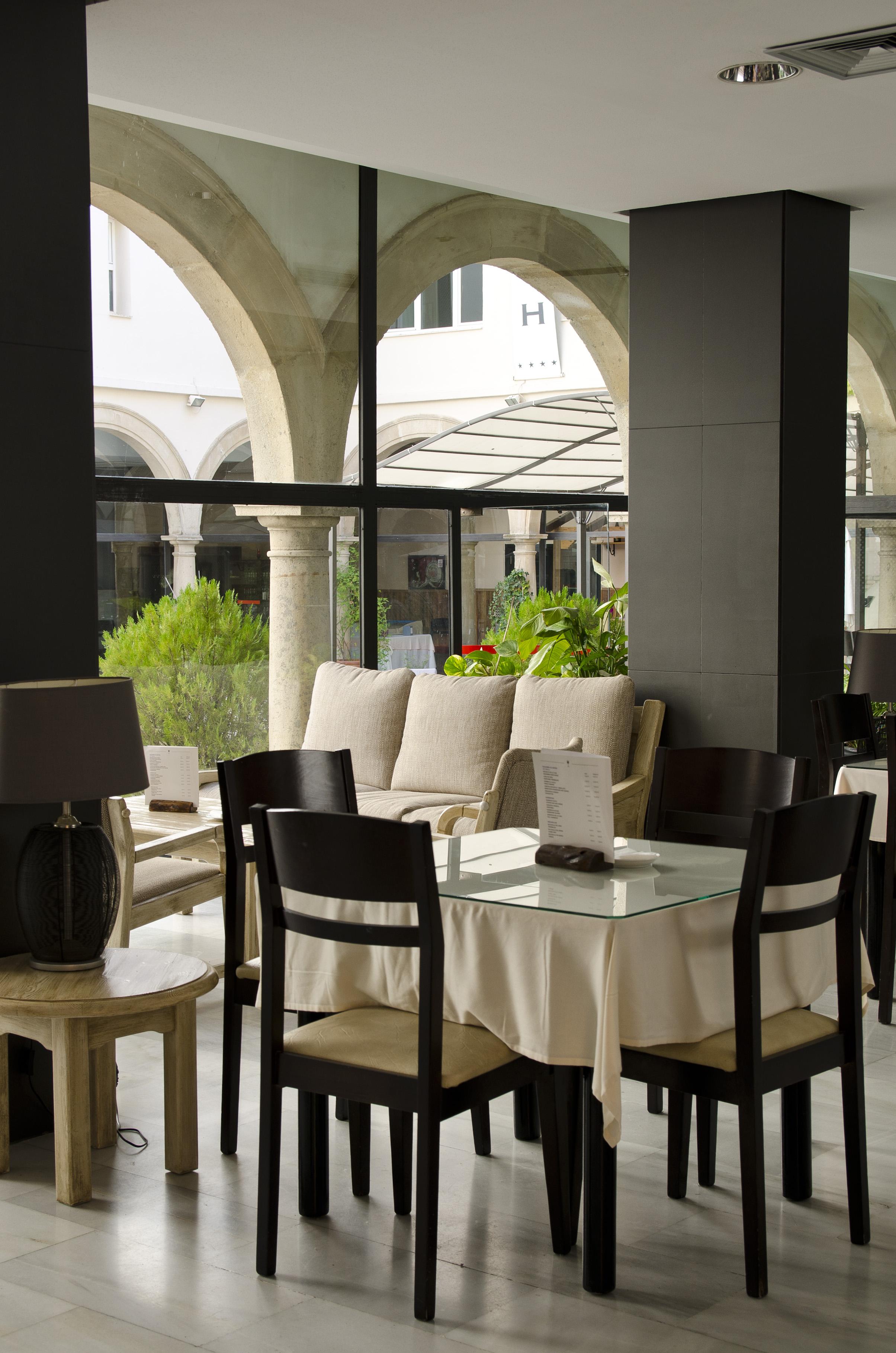 Trh Ciudad De Hotel 4*